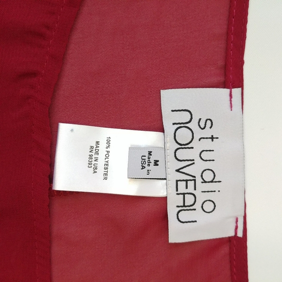 ✨3 for $30✨ Sheer Red Top w/ Detailed Sleeves - Picture 5 of 7